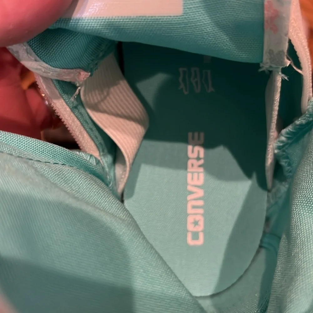 Converse Girls CTAS Block Party High Top Lace up Shoes size 5 NWT in box